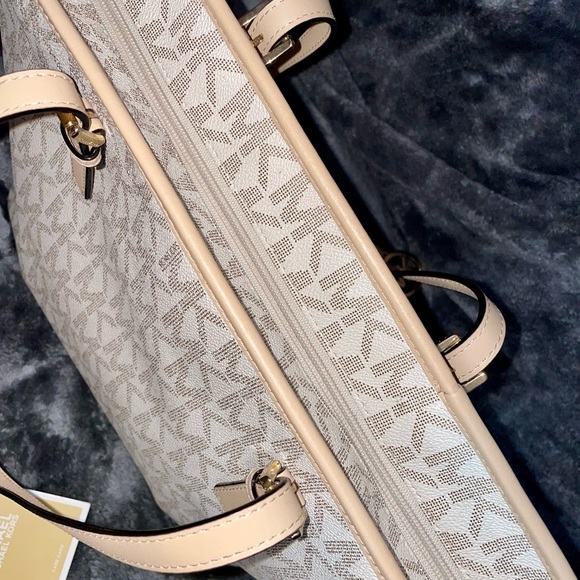 Michael Kors Jet Set Travel Tote Bag - Picture 4 of 9